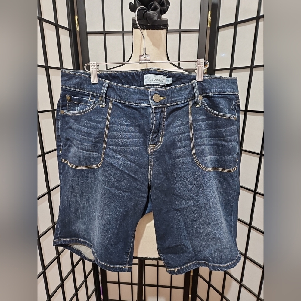 TORRID Size 18 Distressed Dark Blue Denim Bermuda Shorts 9" Inseam